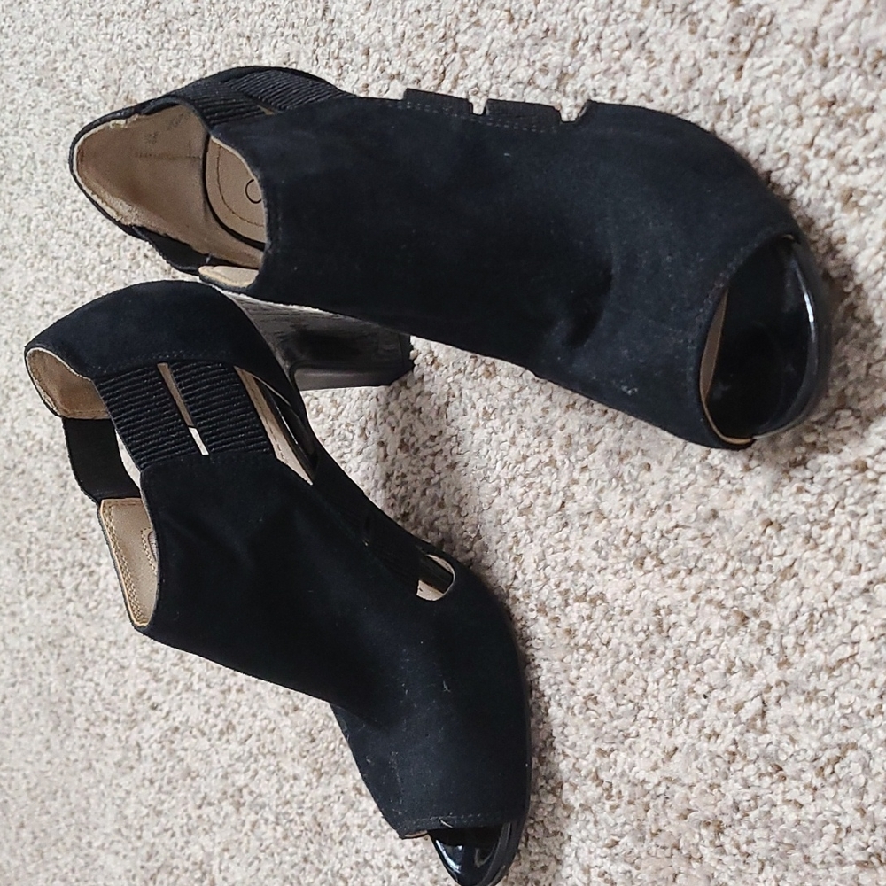 Ladies Life Stride black suede feel dress shoes. 3" heels.